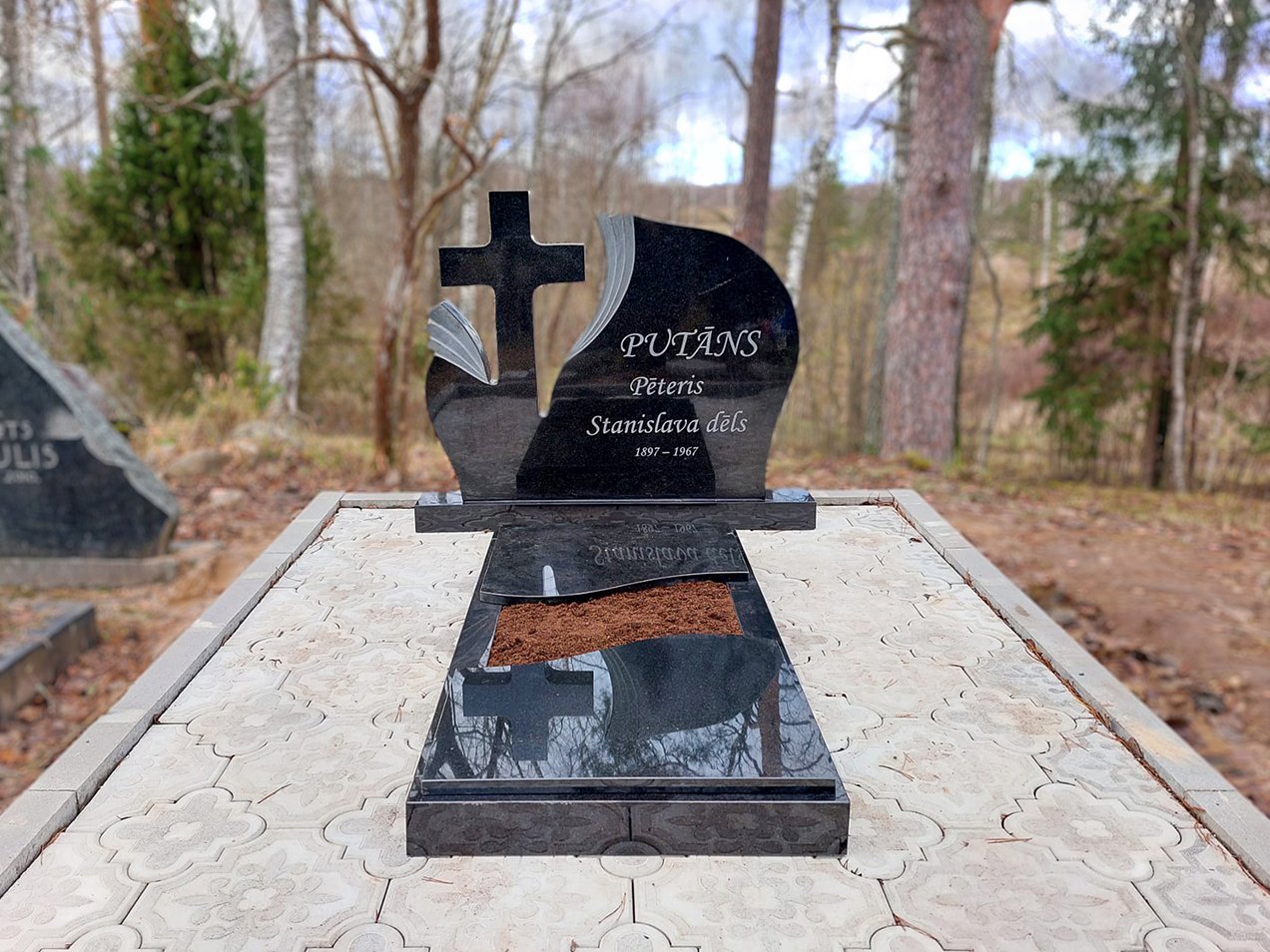 Уход за могилами в Даугавпилсе