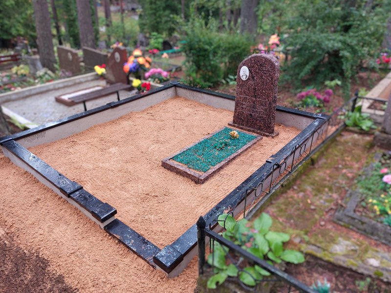 Реконструкция памятника и могилы